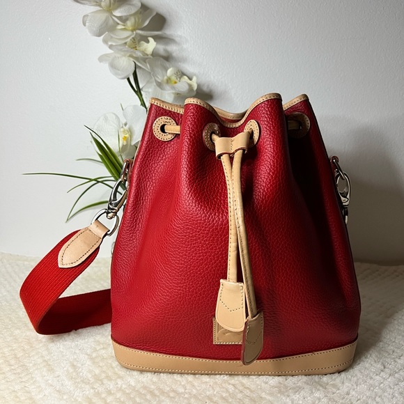 Handbags - 💚Dooney and Burke red bucket bag pebble leather drawstring💕